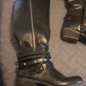 So black knee high boots 7 worn once